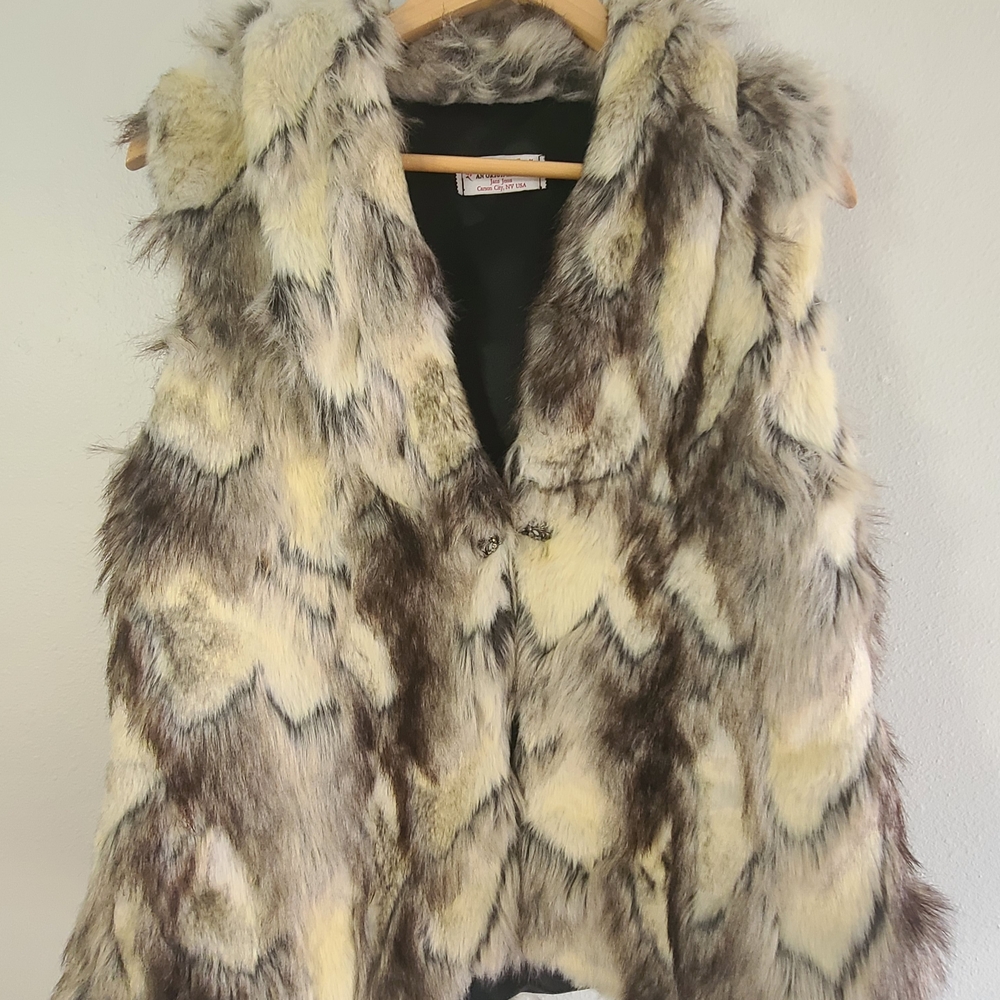 Jens Jams Faux Fur Vest in Brown and Cream